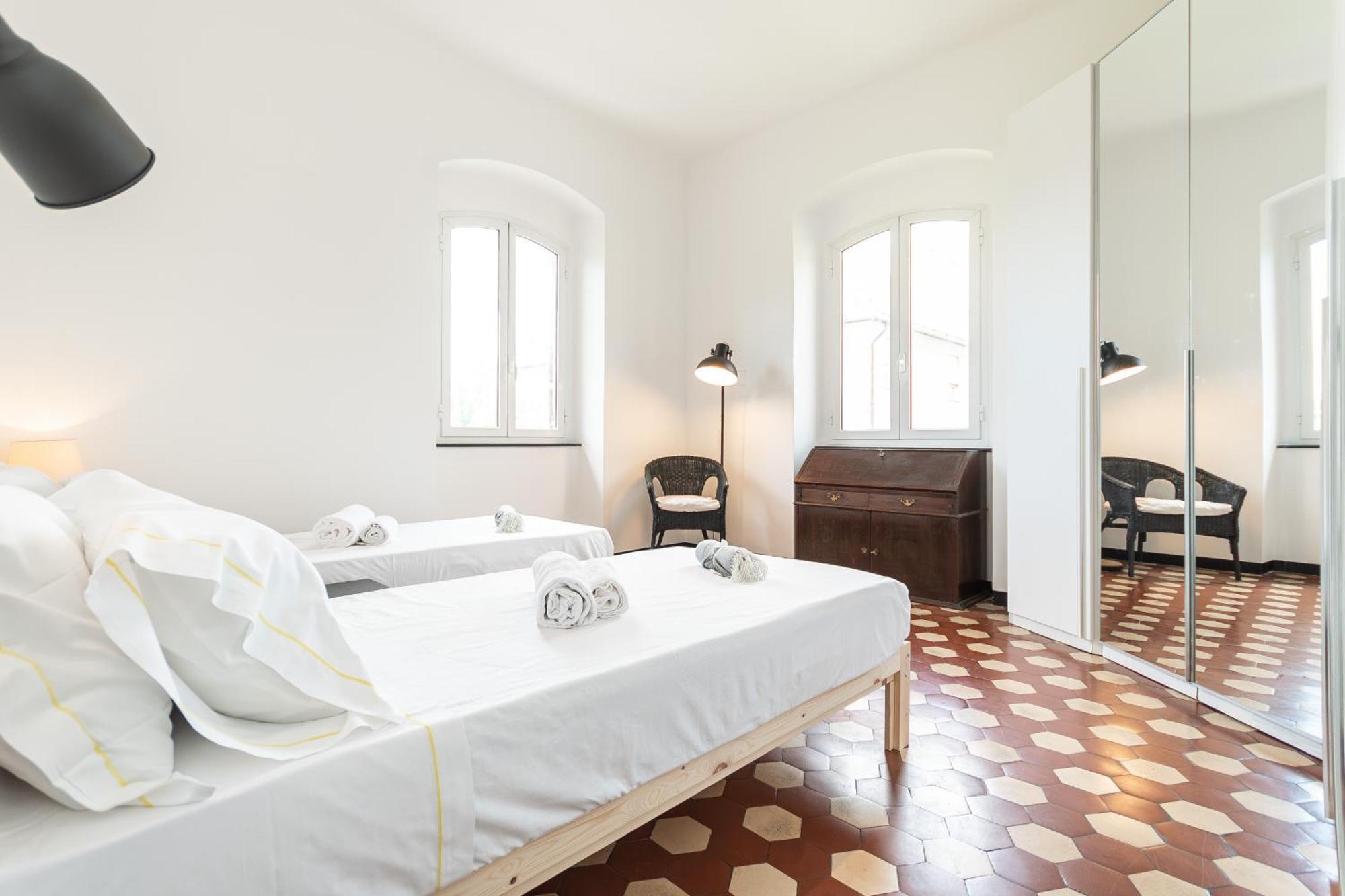 Spacious 3-Bedroom Apartment - 10 Min To City Center & 5 Min To Gaslini Hospital Genoa Exterior photo