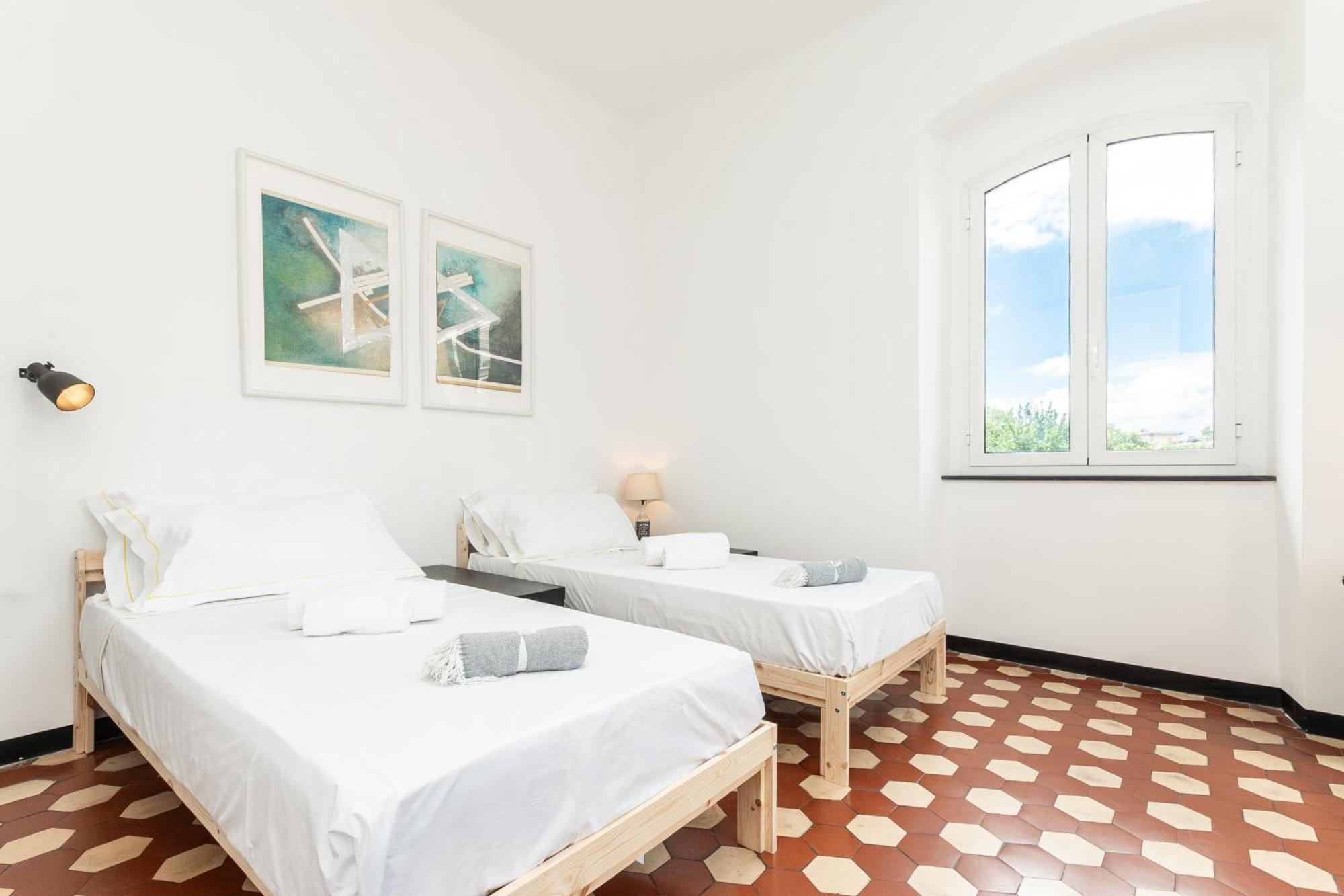 Spacious 3-Bedroom Apartment - 10 Min To City Center & 5 Min To Gaslini Hospital Genoa Exterior photo