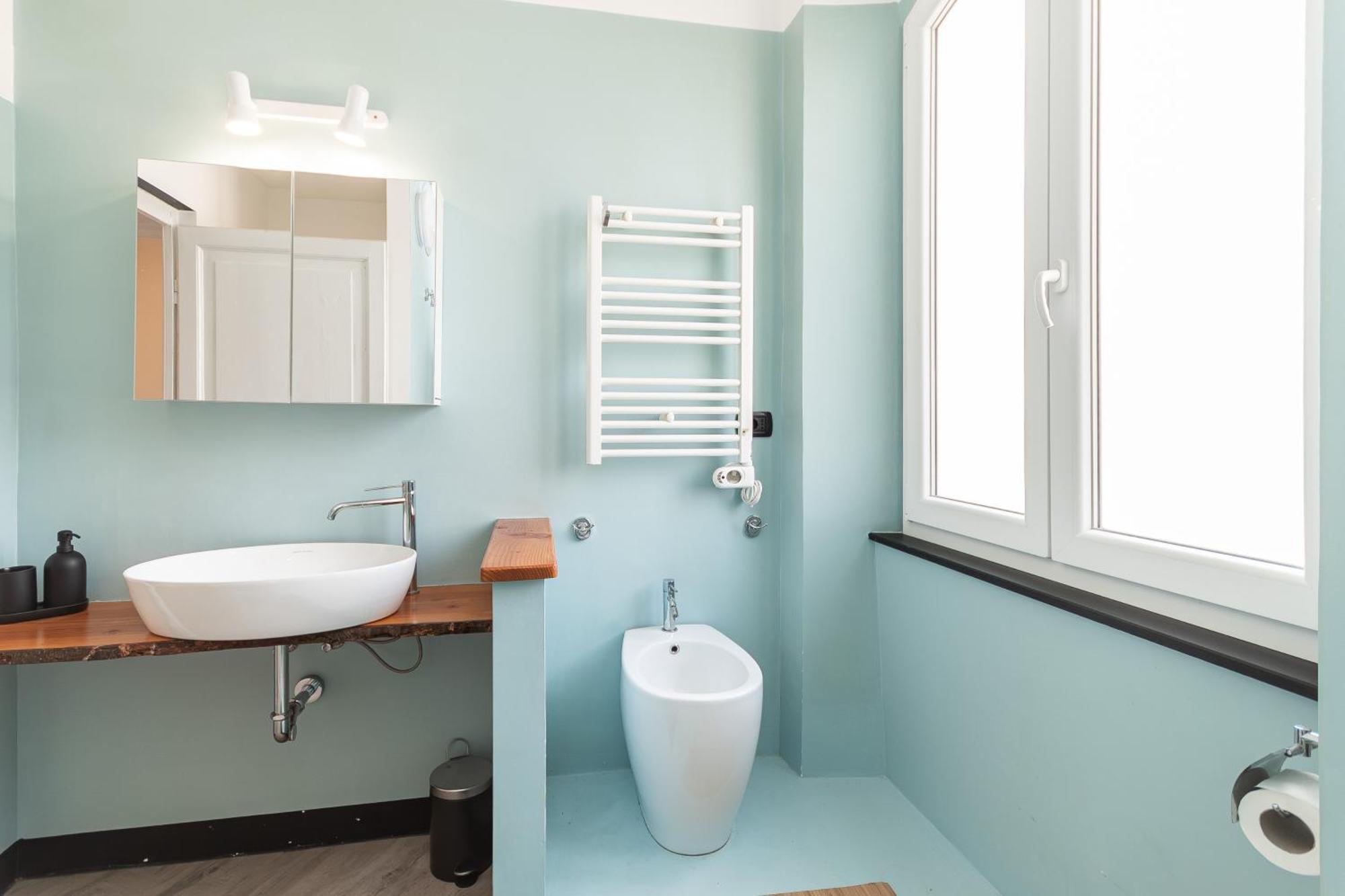 Spacious 3-Bedroom Apartment - 10 Min To City Center & 5 Min To Gaslini Hospital Genoa Exterior photo