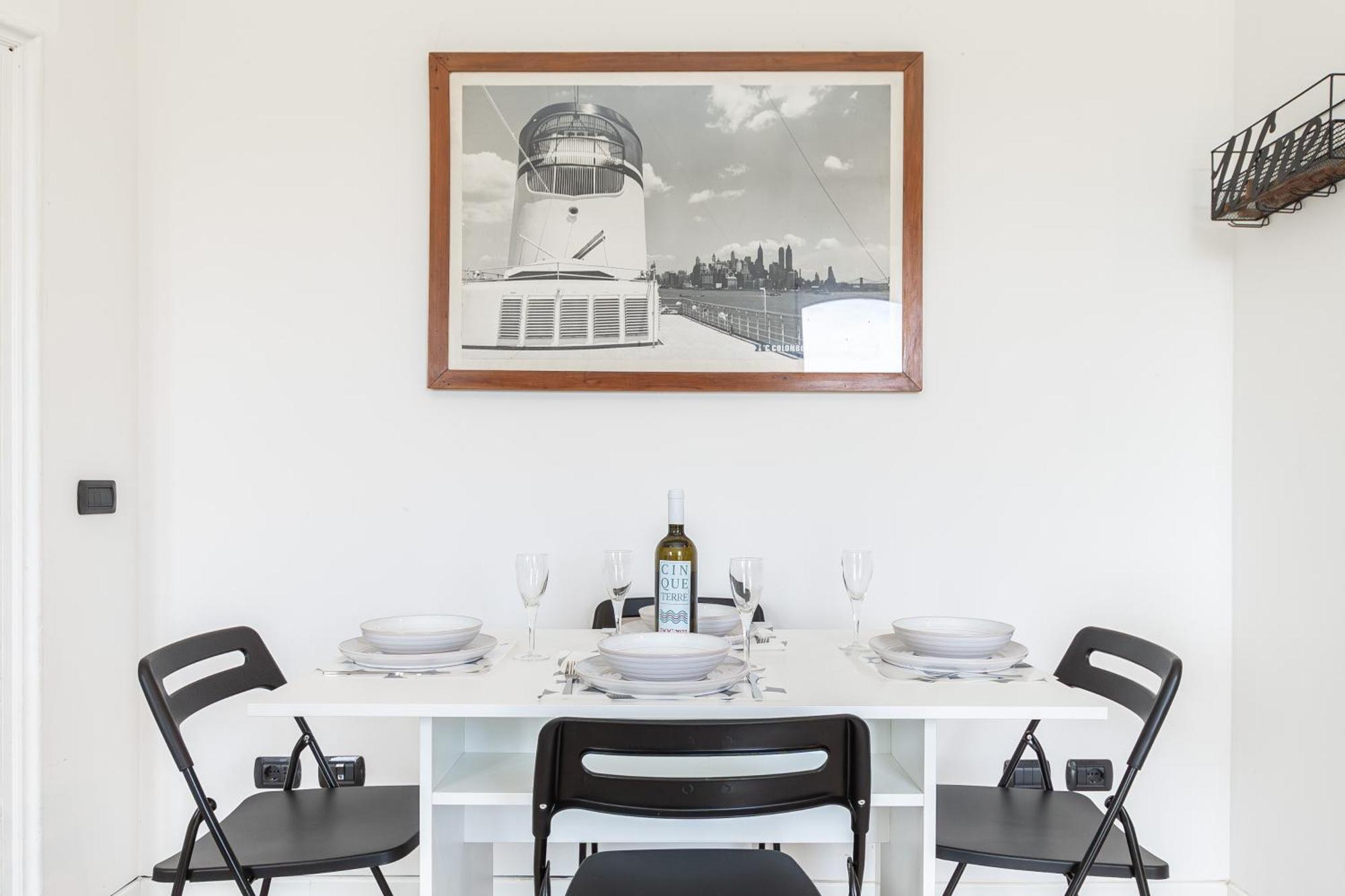 Spacious 3-Bedroom Apartment - 10 Min To City Center & 5 Min To Gaslini Hospital Genoa Exterior photo